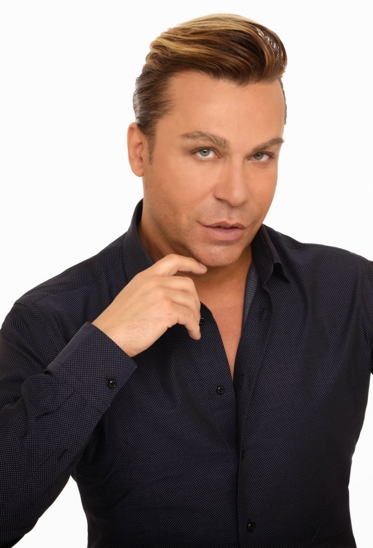 Δείτε τον αδερφό του Τρύφωνα Σαμαρά και δεν θα το πιστεύετε! 