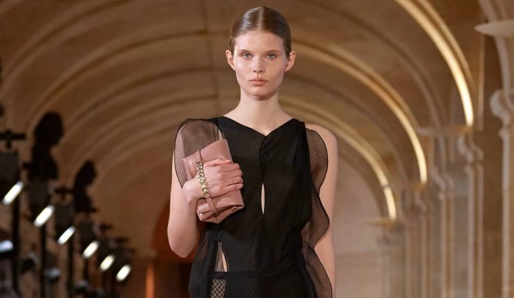 Αυτές τις τσάντες θα βλέπουμε παντού τους επόμενους μήνες