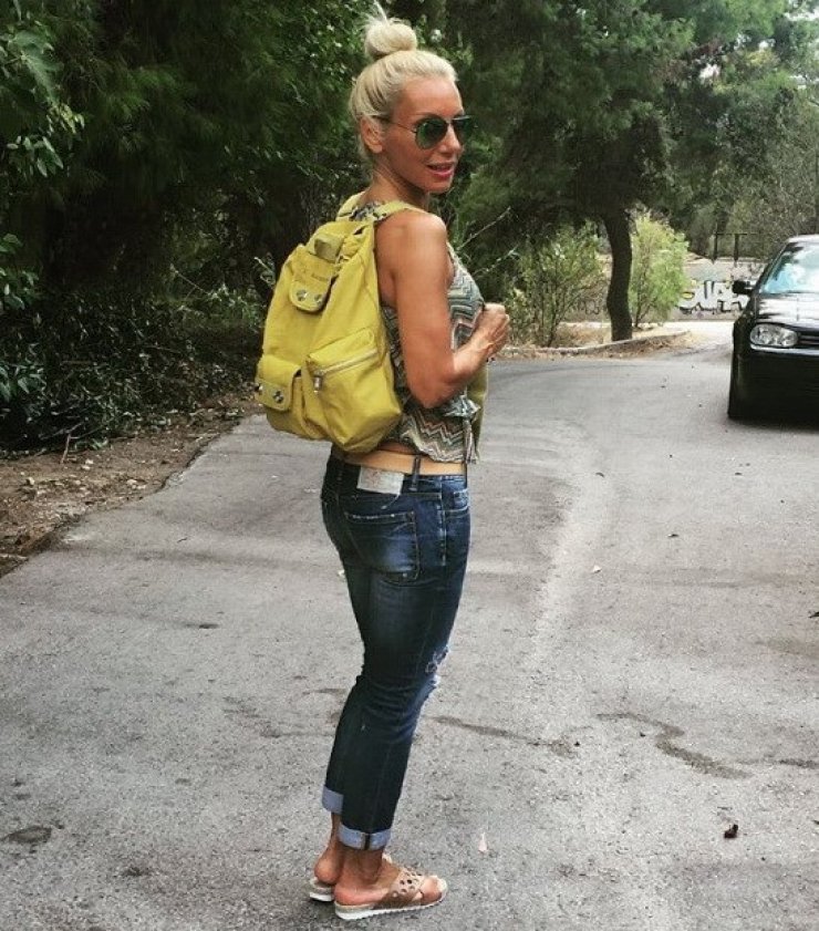 Έλενα Τσαβαλιά: Δείτε την να ποζάρει με μπικίνι χωρίς ρετούς στα 52 της χρόνια!