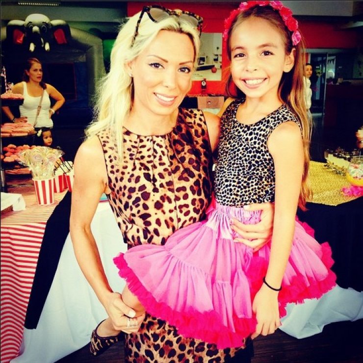 Βαλεντίνα Τσίγκη: Ποζάρει με την κόρη της φορώντας το ίδιο φόρεμα!