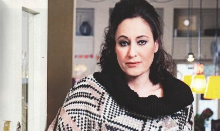 Αθηνά Τσιλύρα: «Όταν έκανα χημειοθεραπείες και έχανα τα μαλλιά μου, πήγα και τα ξύρισα για να μην δω να πέφτουν όλα»