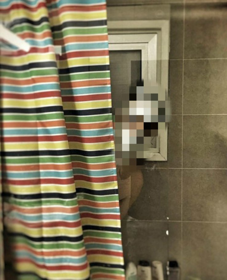 Τρομάξαμε με την εικόνα του Κύπριου παρουσιαστή μέσα στο μπάνιο