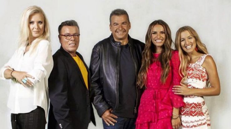 Κατερίνα Γκαγκάκη - Ελένη Τσολάκη: Αντάλλαξαν φιλιά στο στόμα στον αέρα της εκπομπής [εικόνα]