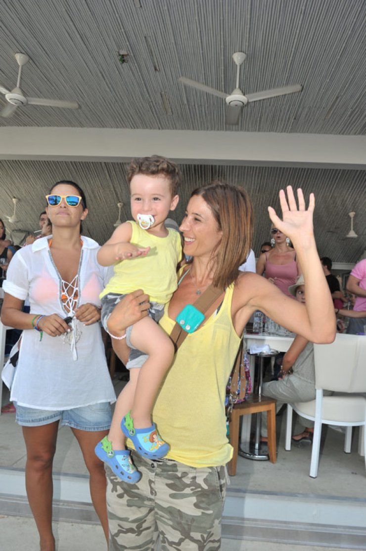 Ίτα Κόση: Δείτε την να αρμέγει αγελάδα!