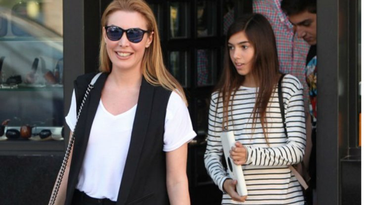 Τατιάνα Στεφανίδου: Φωτογραφίζει τη 15χρονη κόρη της Λυδία να κάνει βουτιά από το σκάφος!