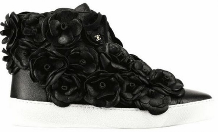 Τα ανοιξιάτικα sneakers του οίκου Chanel ανθίζουν