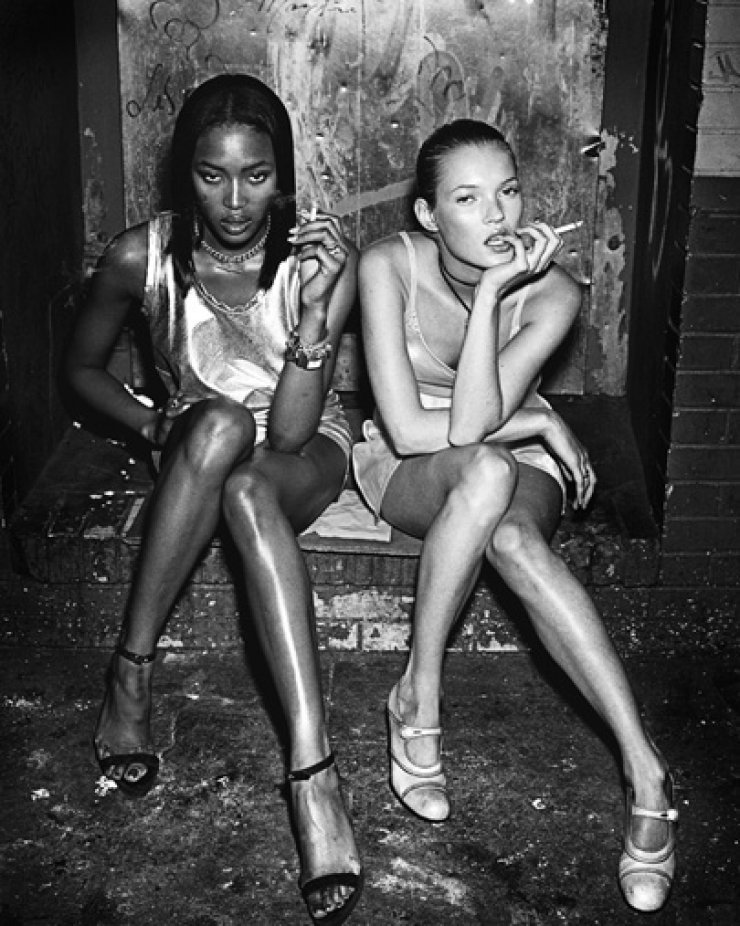 Naomi Campbell - Kate Moss: Ημίγυμνες στην Πάτμο [εικόνα]
