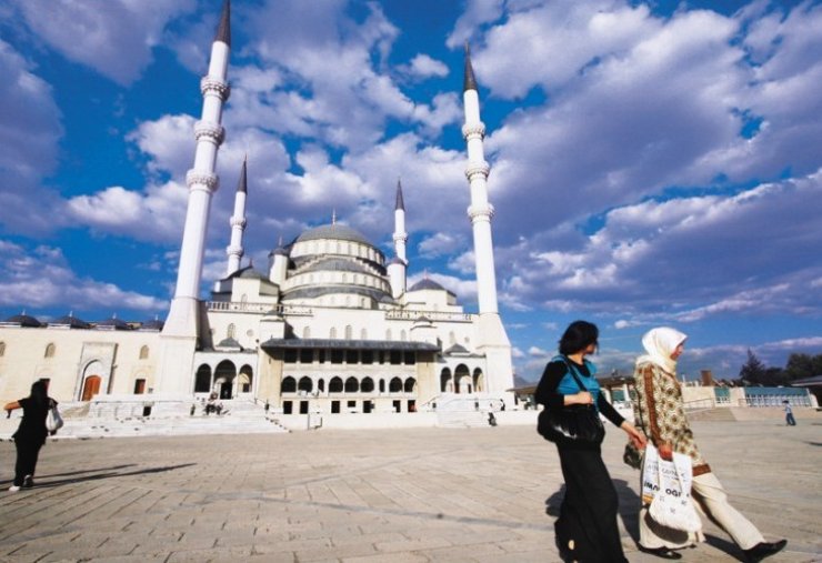 «Μαύρο» σε δύο τουρκικά κανάλια μετά από ντου της αστυνομίας 