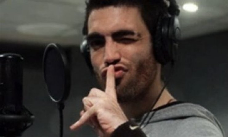 Tus:«Δεν έχω φωνητικές ικανότητες. Δεν είμαι τραγουδιστής»