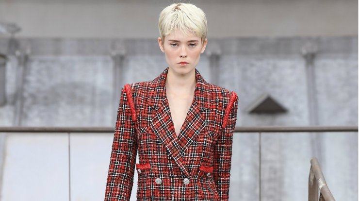 Το καρό tweed set που θα φορέσεις φέτος τα Χριστούγεννα