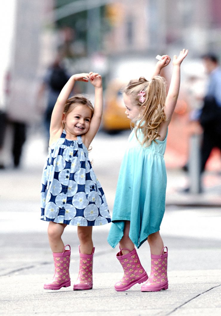 Ποια διάσημη star έχουν μητέρα αυτά τα πανέμορφα κορίτσια;