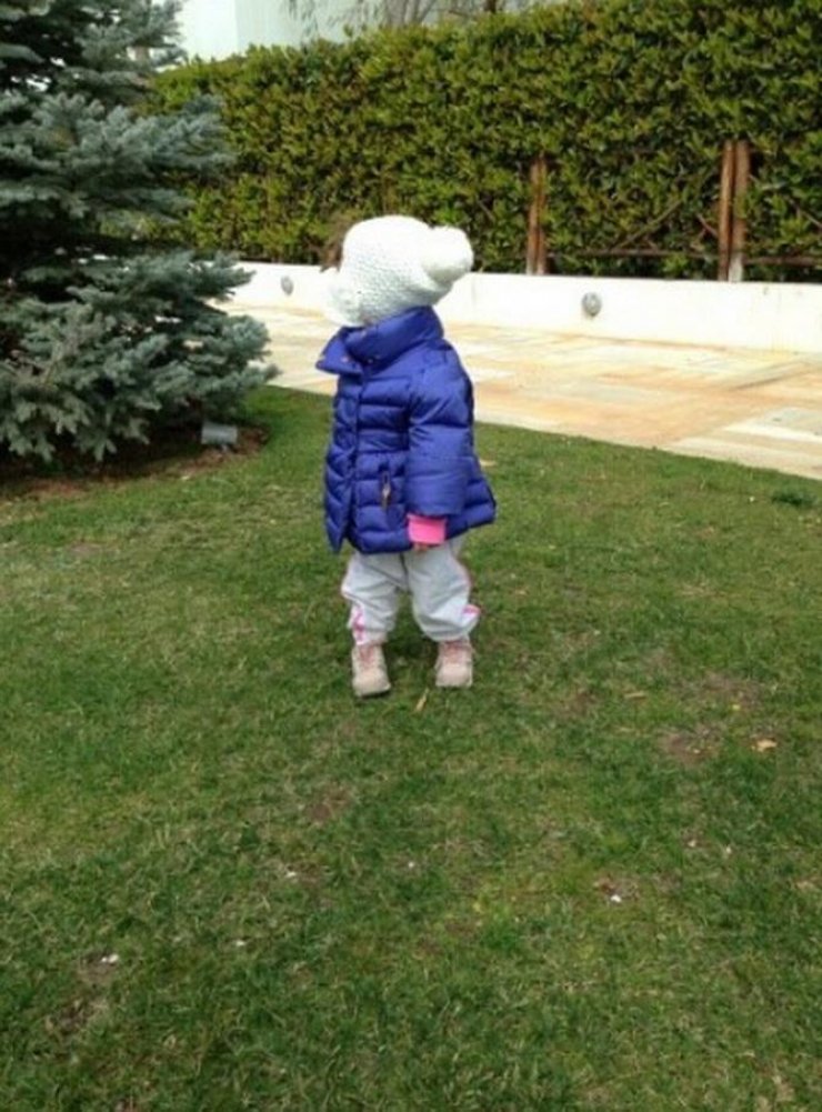 Ποιος χαζομπαμπάς της σόουμπιζ ανέβασε τη φωτογραφία της κορούλας του στο twitter;