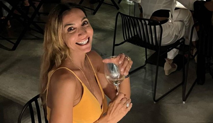 Δέσποινα Τζιαπούρα: Oλοκλήρωσε ένα casual chic look με τη πιο hot τσάντα αυτή τη στιγμή