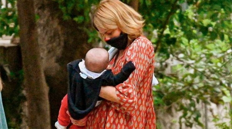 Τζένη Μπαλατσινού: Η πρώτη καλοκαιρινή απόδραση με τον πέντε μηνών γιο της [εικόνα]