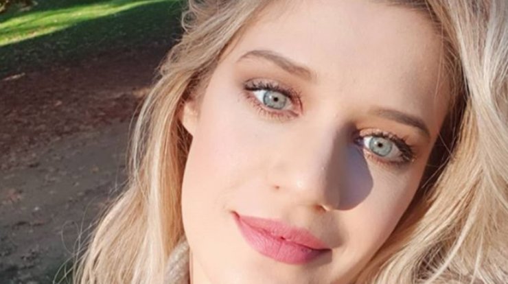 Τζένη Θεωνά: Δείτε την με μαγιό τέσσερις μήνες μετά τη γέννηση του γιου της