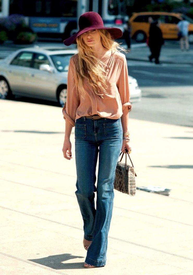 Πώς να φορέσεις το ψηλόμεσο τζιν παντελόνι