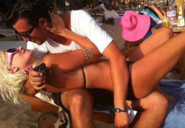 Αλεξανδράτου-Καρποζήλος: Το νιόπαντρο ζευγάρι επέστρεψε… στη Μύκονο!