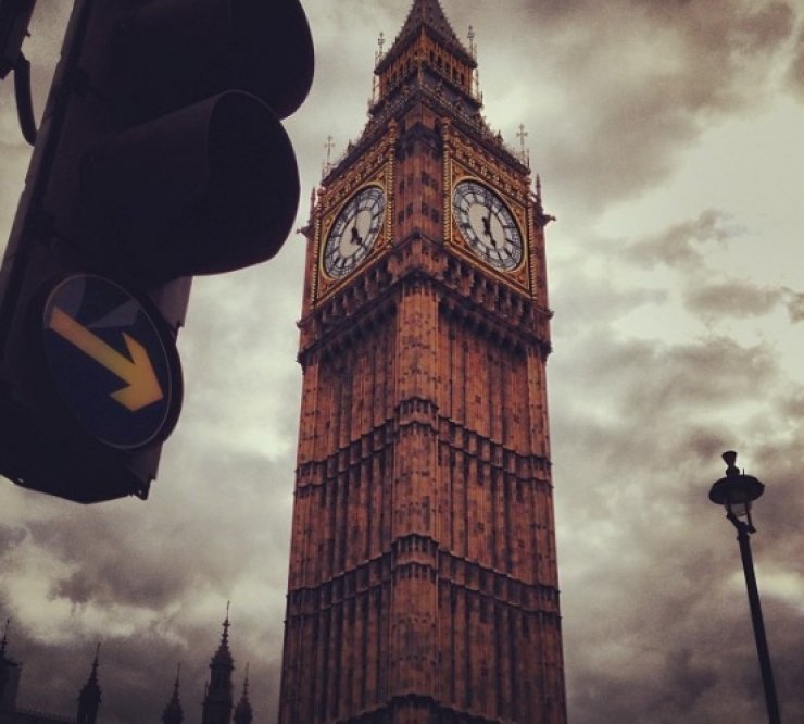 Ποιο ζευγάρι Κυπρίων που δεν παραδέχεται τη σχέση του βρίσκεται στο Λονδίνο;