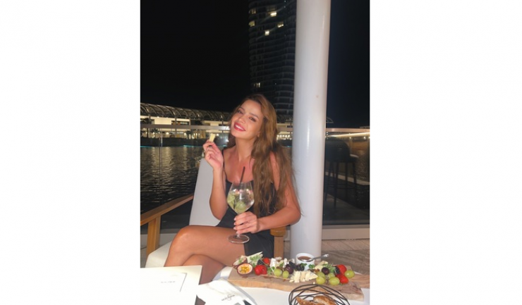 Η Χαριτίνη Ηλιάδου τα "έσπασε" στο απόλυτο lounge bar της Αγίας Νάπα