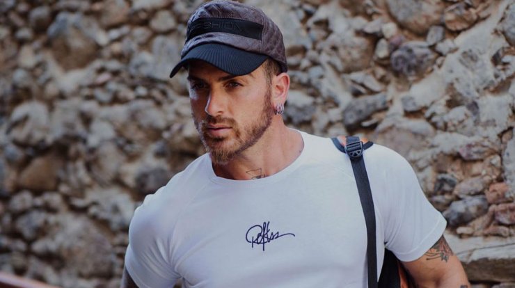  Δώρος Παναγίδης: Ποζάρει εντελώς γυμνός στο instagram [εικόνα]