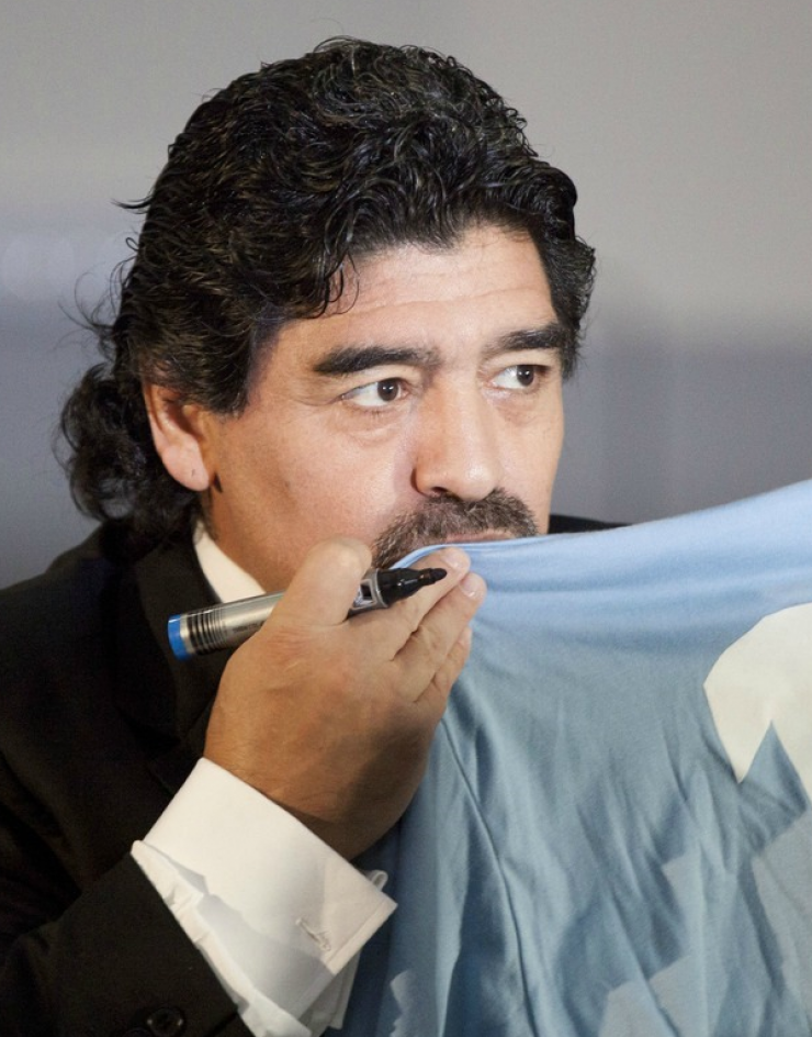 Σοκαριστικό βίντεο! Ο Maradona χαστουκίζει την σύντροφό του