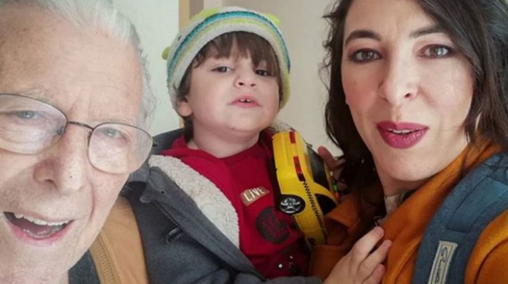 Αλίκη Κατσαβού: Δημοσίευσε την τελευταία εικόνα του Κώστα Βουτσά με τον γιο του Φοίβο