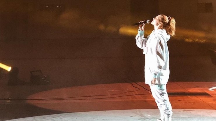 Γνωστή Ελληνίδα τραγουδίστρια μας αποκάλυψε πως είναι έγκυος! [εικόνα]