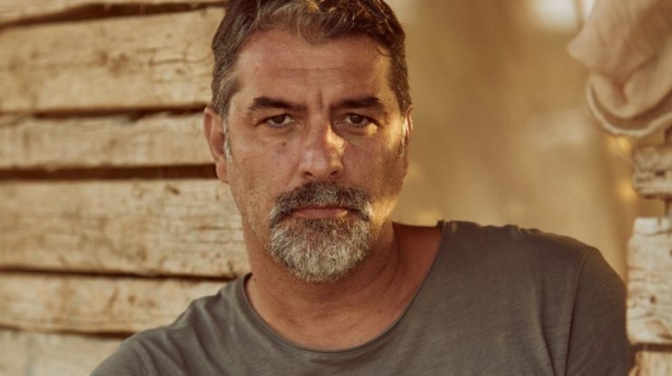 Έτσι αντέδρασε ο Βασίλης Μπισμπίκης όταν ρωτήθηκε για την ενδεχόμενη συνεργασία του με τη Δέσποινα Βανδή [βίντεο]