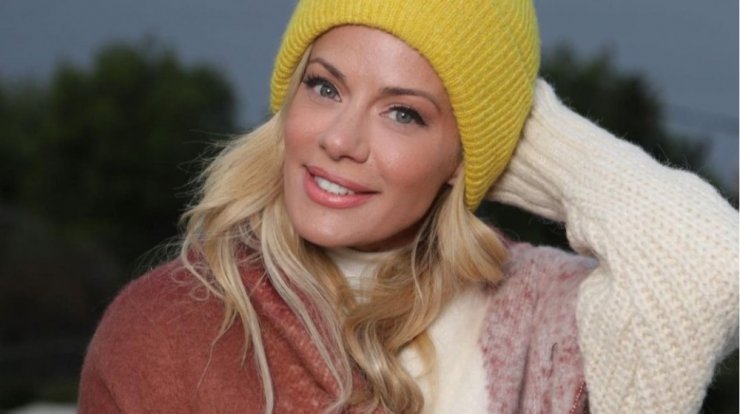 Ζέτα Μακρυπούλια: Tην είδαμε για πρώτη φορά να φωτογραφίζεται μαζί με τα αδέρφια της [εικόνες]