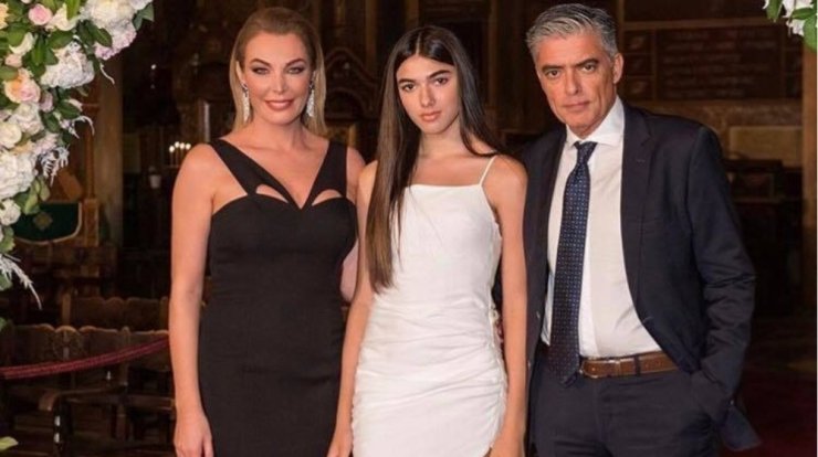 Τατιάνα Στεφανίδου: Δείτε την να απολαμβάνει τα παιχνίδια στα χιόνια μαζί με την κόρη της! [εικόνες]