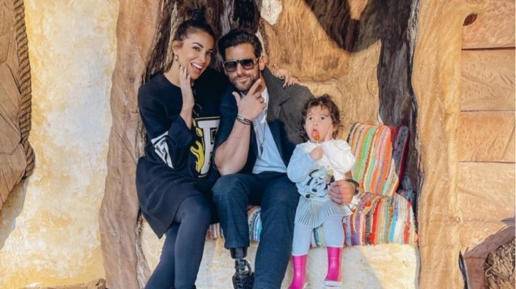 Χατζίδου - Παύλου: Φωτογραφήθηκαν στα χιόνια με την κορούλα τους και μας ενθουσίασαν [εικόνες]