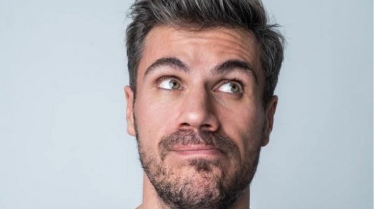 Άκης Πετρετζίκης: Ο απίστευτος τρόπος που βρήκε για να ζεστάνει το φαγητό της οικογένειας του [εικόνα]