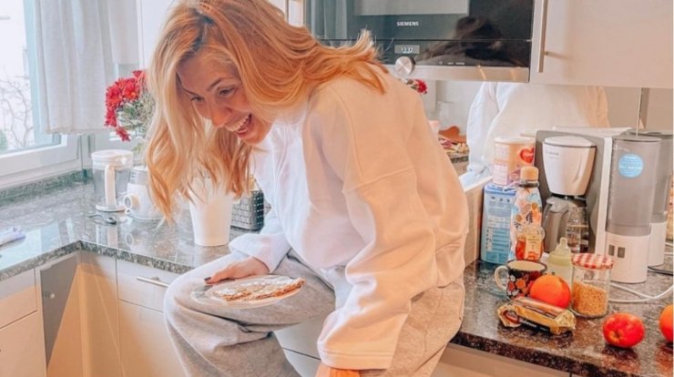 Μαρία Ηλιάκη: Η αγκαλιά που της έκανε η κορούλα της και την "σκλάβωσε" [εικόνα]