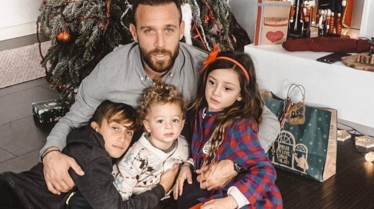 Νεκτάριος Αλεξάνδρου: Η selfie με τα παιδιά του και οι ευχές για καλή χρονιά [εικόνα]