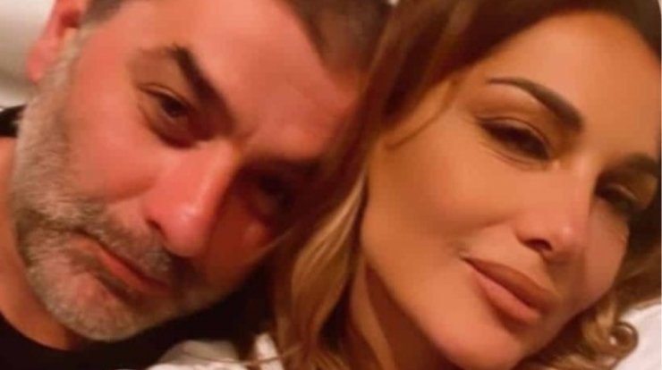 Βασίλης Μπισμπίκης: Δημοσίευσε εικόνα με την Δέσποινα Βανδή να περπατάνε πιασμένοι χέρι - χέρι