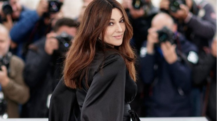 Κύπριος δημοσιογράφος συνάντησε στο αεροδρόμιο την Monica Bellucci και αντάλλαξαν... ματιές [εικόνα & βίντεο]