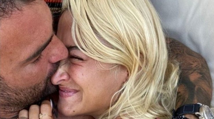 Δημήτρης Αλεξάνδρου: Το ρομαντικό τραγούδι που αφιέρωσε στην εγκυμονούσα Ιωάννα Τούνη [βίντεο]