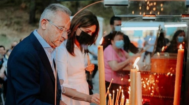 Μαρία Σελίπα: Εύχεται χρόνια πολλά στον σύζυγό της, Αβέρωφ Νεοφύτου με ένα γλυκό φιλί [εικόνα]