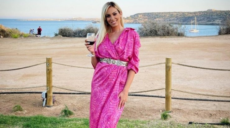 Σόφη Χρυσάνθου: H πρώτη εικόνα με φουσκωμένη την κοιλίτσα της