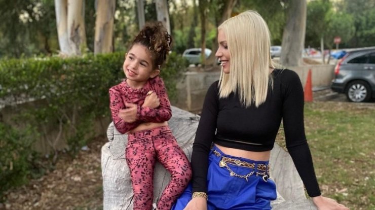 Άντρη Καραντώνη: Γιόρτασε νωρίτερα τα γενέθλια της Αργυρώς, με ένα suprise party στο σπίτι τους [βίντεο]