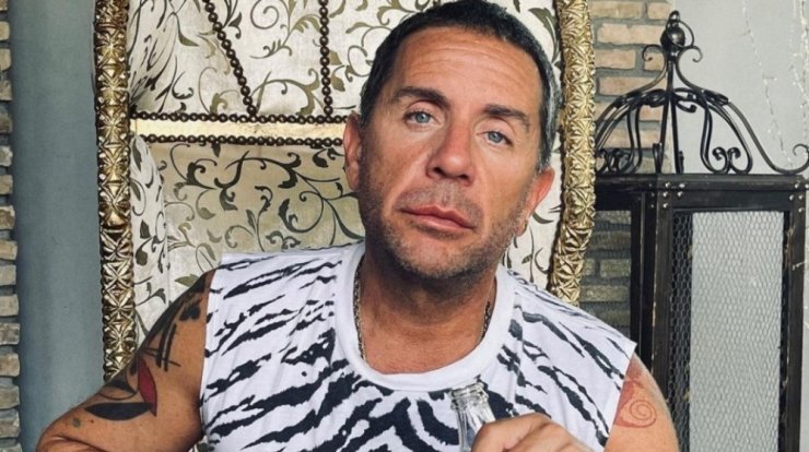 Γιώργος Μαζωνάκης: "Tα μεσημέρια μαγειρεύω για τον κόσμο και τα βράδια τραγουδάω" [βίντεο]