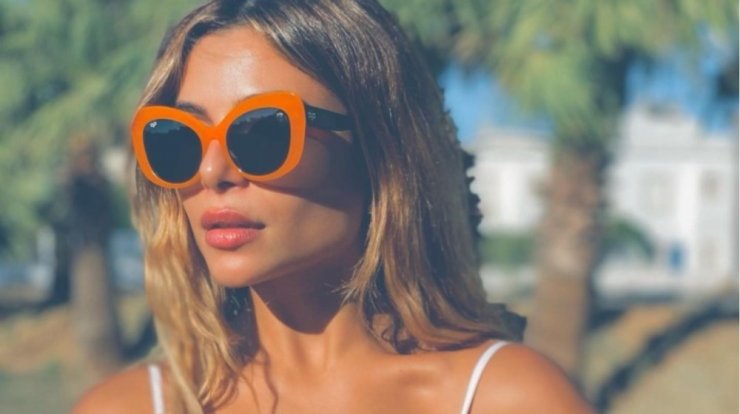 Ελευθερία Ελευθερίου: Της έβγαλαν τα extensions στη μέση του δρόμου στην Αγία Νάπα [βίντεο]