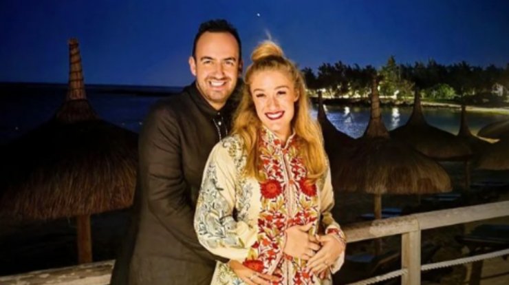 Μαυρίκιος - Ιλάειρα: Η βόλτα που απόλαυσαν με αλεξίπτωτο θαλάσσης στον Άγιο Μαυρίκιο [βίντεο]