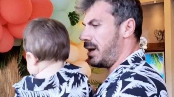 Άκης Πετρετζίκης: Φωτογράφισε τον γιο του, Αχιλλέα, σε ένα γλυκό και χαριτωμένο του στιγμιότυπο [εικόνα]