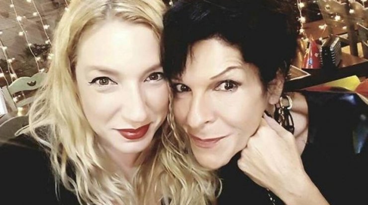 Η κόρη της Σοφίας Βόσσου αρραβωνιάστηκε κρατούμενο από τις φυλακές Κορυδαλλού