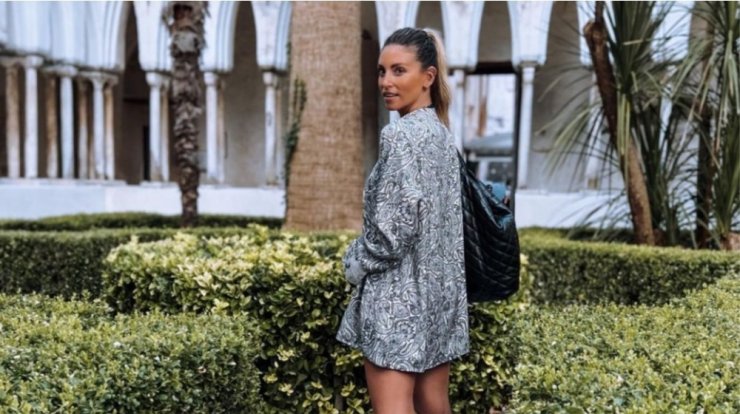 Αθηνά Οικονομάκου: Το τρυφερό φιλί με τον συζύγό της στο Capri [εικόνες]