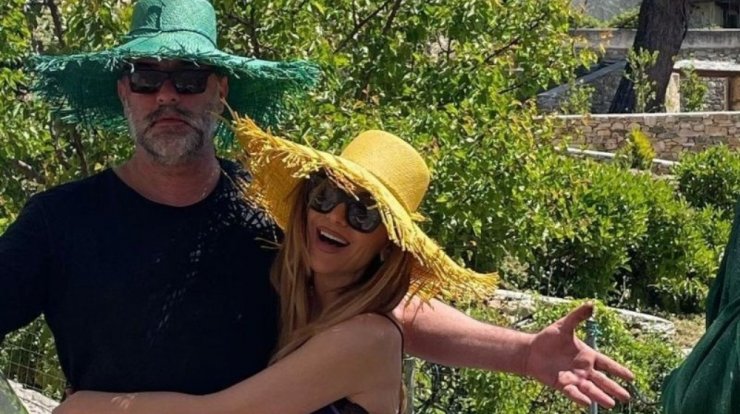 Δέσποινα Βανδή: Η ανάρτηση με τον Βασίλη Μπισμπίκη και το σχόλιο:"Μόνο χαρές" [εικόνα]