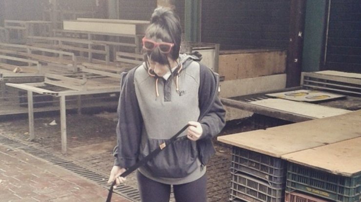 Επώνυμη Ελληνίδα παραλίγο να παρασύρει πεζό με το αυτοκίνητό της [εικόνα]