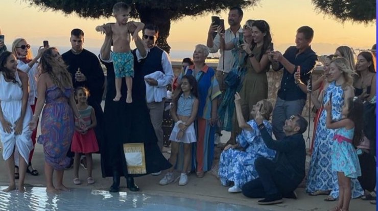 Φωτεινή Αθερίδου: Για ποιο λόγο βάφτισε τον γιο της σε πισίνα;