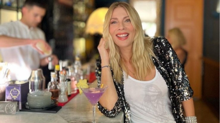 Σμαράγδα Καρύδη: Η αλλαγή στην εξωτερική της εμφάνιση και το σχόλιο: "Ο ήλιος θα δύει στο κεφάλι μου" [βίντεο]